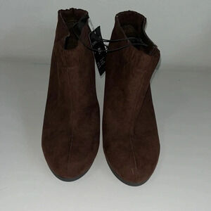 Sam and Libby Ankle Booties. Selena, chocolate. Size 8.5